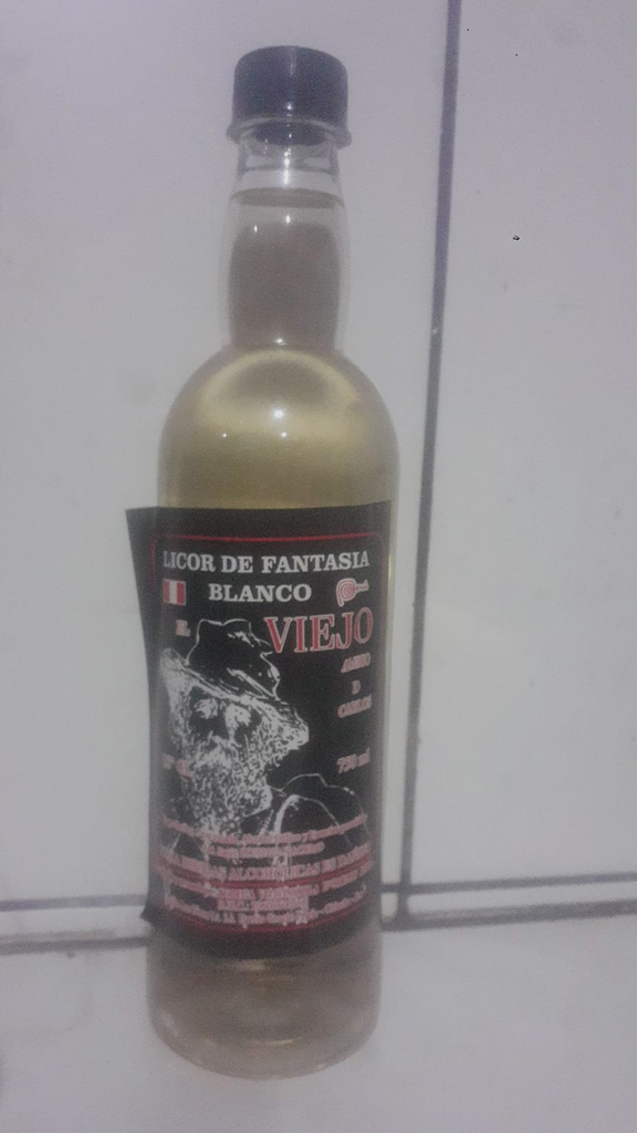 DCARLOS PISCO EL VIEJO 750mL